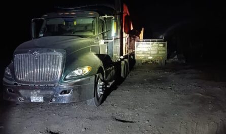 Hombre muere prensado entre 2 camiones en Soto La Marina