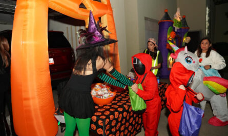 Disfrutan familias de Nuevo Laredo noche de Halloween; reportan autoridades saldo blanco