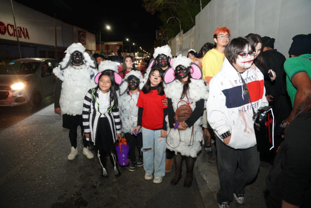 Disfrutan familias de Nuevo Laredo noche de Halloween; reportan autoridades saldo blanco
