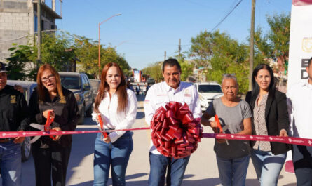 Carmen Lilia Canturosas transforma calles de Villas de San Miguel y fortalece el orgullo de sus vecinos