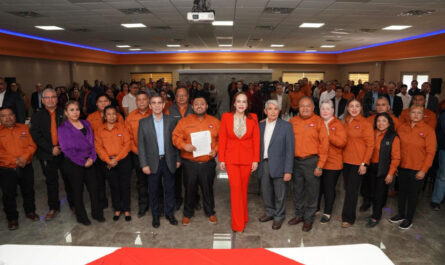 Fortalece Carmen Lilia Canturosas lazos de cooperación con sindicato de maquiladoras