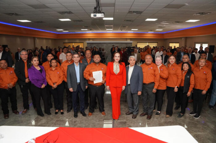 Fortalece Carmen Lilia Canturosas lazos de cooperación con sindicato de maquiladoras