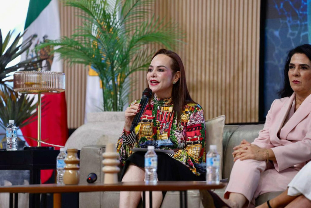 Carmen Lilia expone en Tampico avances de Nuevo Laredo