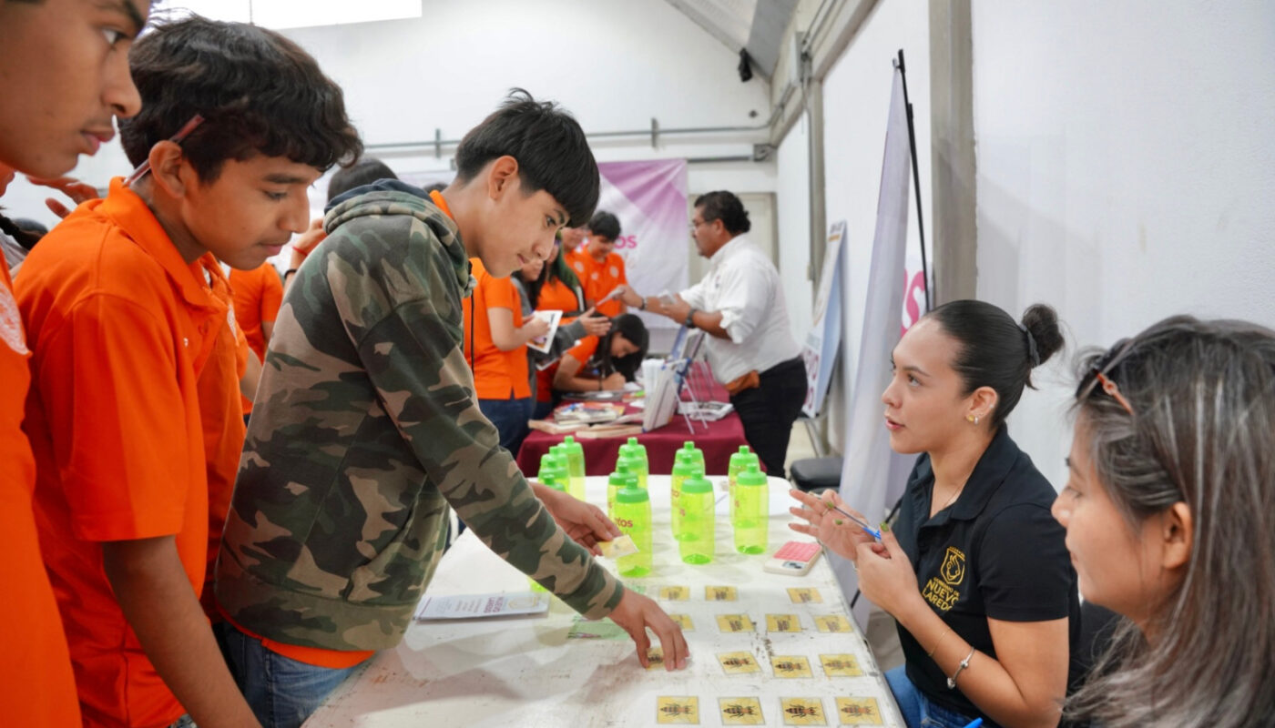 Gobierno de Nuevo Laredo acerca oportunidades y atención integral a estudiantes de la Prepa UAT con Brigada Joven