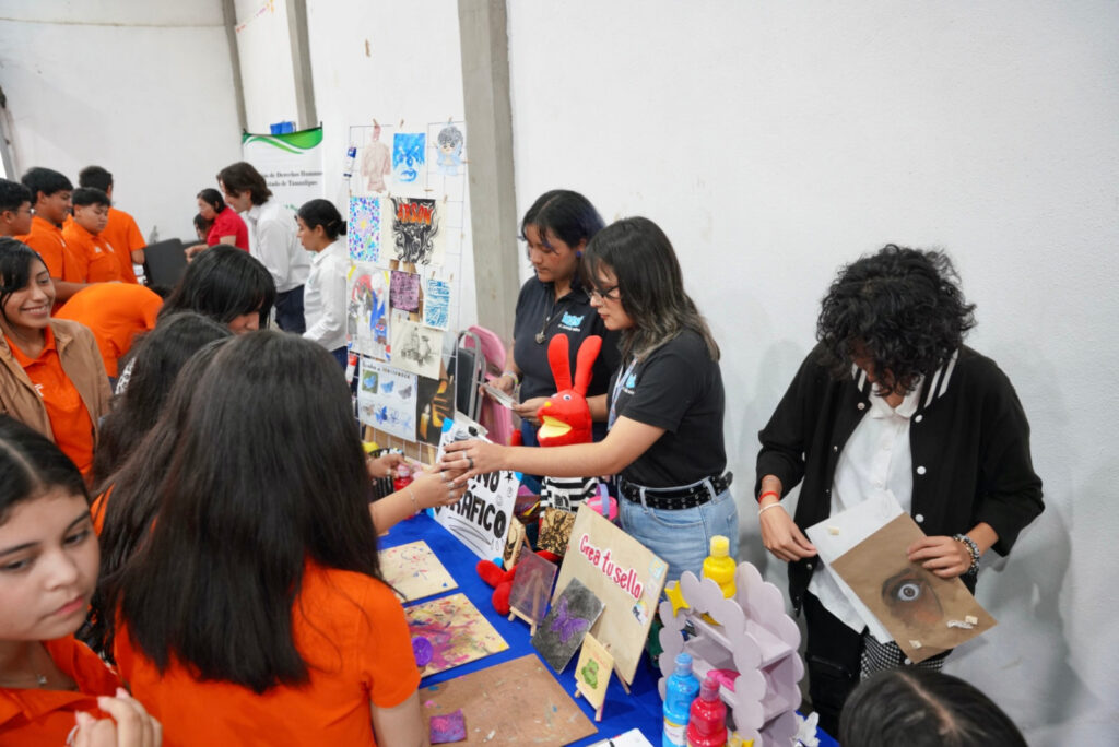 Gobierno de Nuevo Laredo acerca oportunidades y atención integral a estudiantes de la Prepa UAT con Brigada Joven