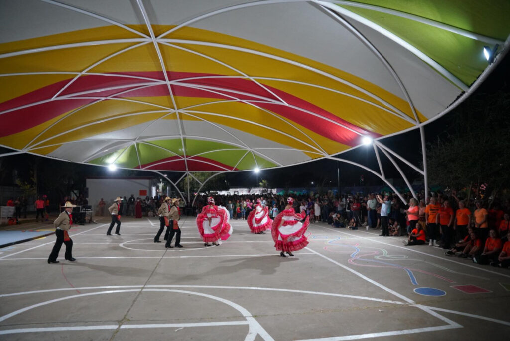 Neolaredenses reconocen renovación de la Plaza de la Mujer como espacio digno y familiar Neolaredenses reconocen renovación de la Plaza de la Mujer como espacio digno y familiar