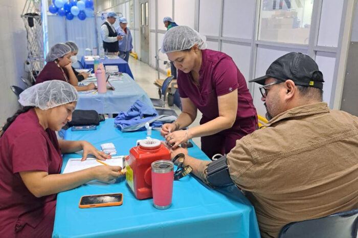 Gobierno de Nuevo Laredo acerca servicios de salud a empresas