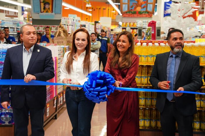 Inaugura alcaldesa Carmen Lilia Canturosas la tienda 10 de Smart; refrendan empresas nacionales confianza en Nuevo Laredo