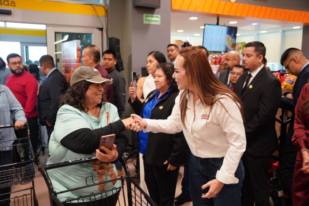 Inaugura alcaldesa Carmen Lilia Canturosas la tienda 10 de Smart; refrendan empresas nacionales confianza en Nuevo Laredo