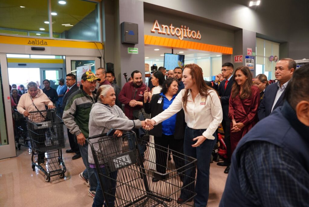 Inaugura alcaldesa Carmen Lilia Canturosas la tienda 10 de Smart; refrendan empresas nacionales confianza en Nuevo Laredo