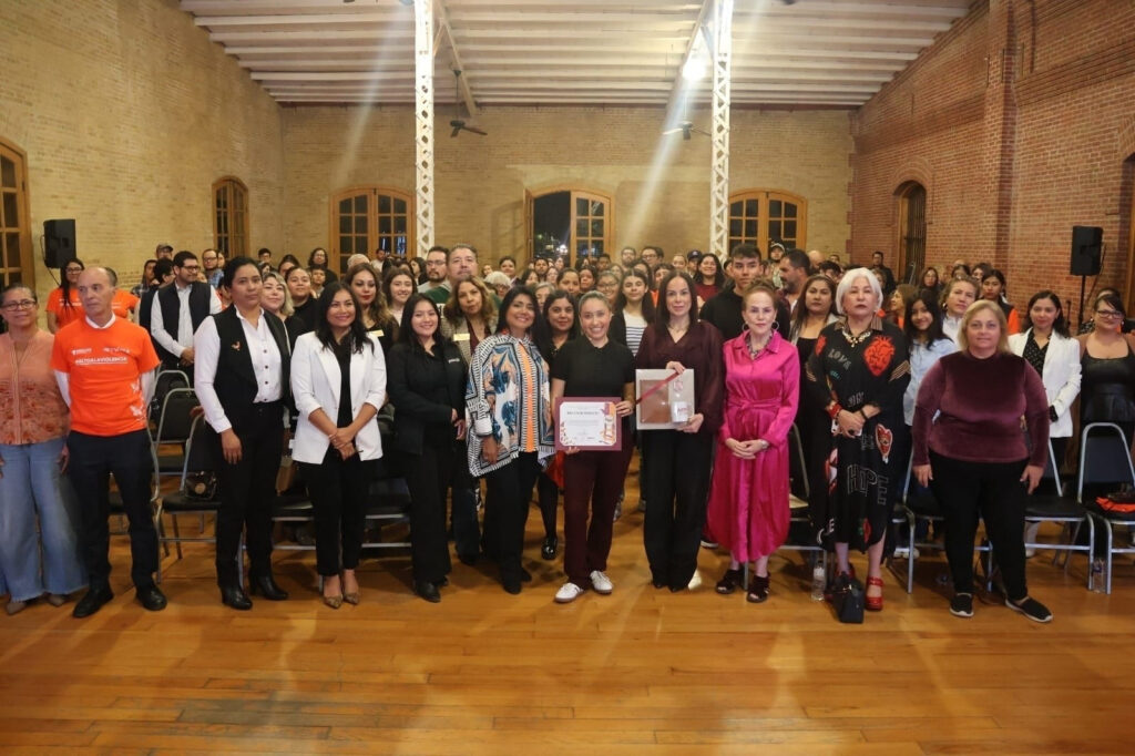 Katya Echazarreta inspira con "Un Espacio Sin Límites" en el marco de la Cartelera Naranja de INMUJER Katya Echazarreta inspira con "Un Espacio Sin Límites" en el marco de la Cartelera Naranja de INMUJER