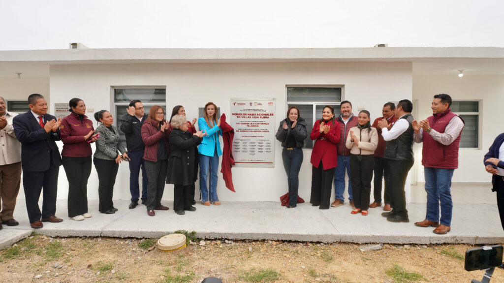 Invierte Gobierno de Nuevo Laredo en vivienda digna para adultos mayores; alcaldesa Carmen Lilia Canturosas entrega nuevas villas a Sistema DIF