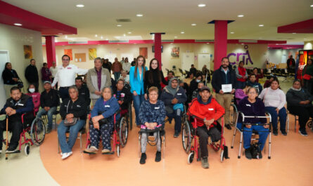 Carmen Lilia Canturosas y DIF Nuevo Laredo entregan aparatos funcionales y reciben donativo de 100 sillas de ruedas para personas con discapacidad