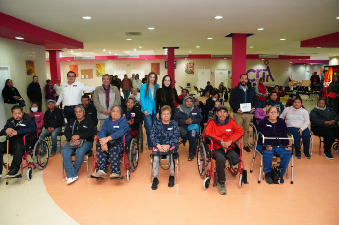 Carmen Lilia Canturosas y DIF Nuevo Laredo entregan aparatos funcionales y reciben donativo de 100 sillas de ruedas para personas con discapacidad