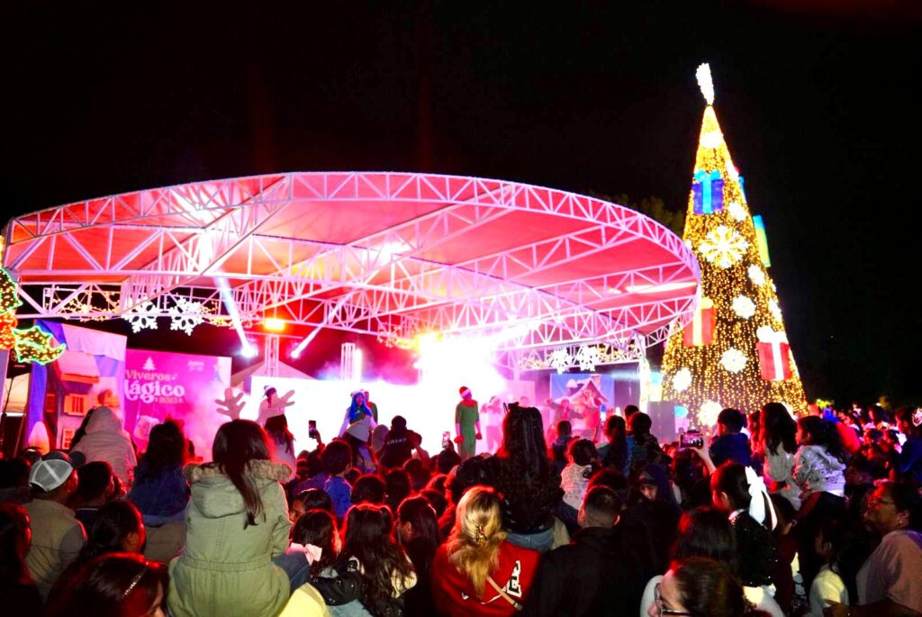 Brilla Nuevo Laredo: Carmen Lilia enciende el pino navideño e inaugura Viveros Mágico con 200 figuras gigantes y más de 200 mil luces LED Brilla Nuevo Laredo: Carmen Lilia enciende el pino navideño e inaugura Viveros Mágico con 200 figuras gigantes y más de 200 mil luces LED