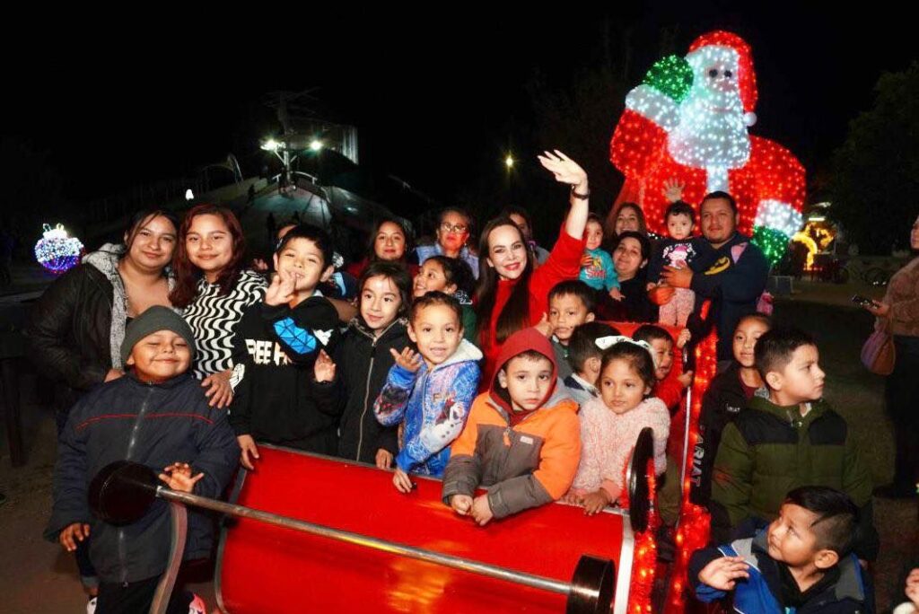 Brilla Nuevo Laredo: Carmen Lilia enciende el pino navideño e inaugura Viveros Mágico con 200 figuras gigantes y más de 200 mil luces LED Brilla Nuevo Laredo: Carmen Lilia enciende el pino navideño e inaugura Viveros Mágico con 200 figuras gigantes y más de 200 mil luces LED