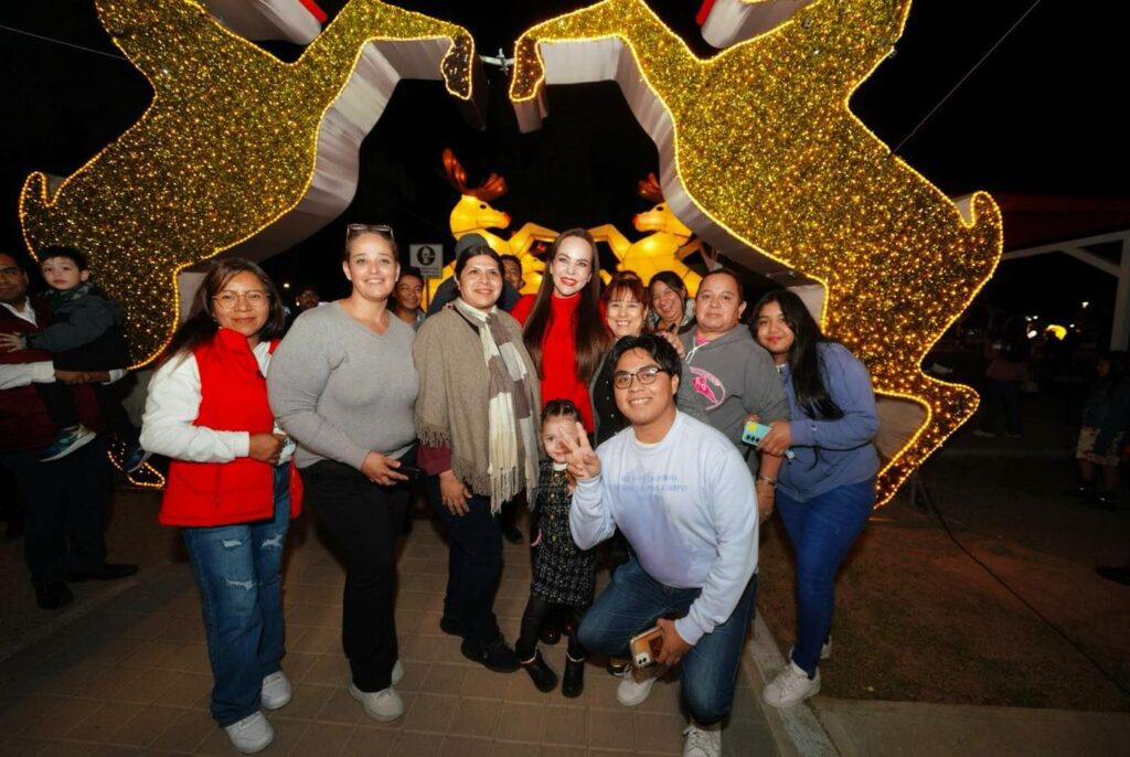 Brilla Nuevo Laredo: Carmen Lilia enciende el pino navideño e inaugura Viveros Mágico con 200 figuras gigantes y más de 200 mil luces LED Brilla Nuevo Laredo: Carmen Lilia enciende el pino navideño e inaugura Viveros Mágico con 200 figuras gigantes y más de 200 mil luces LED