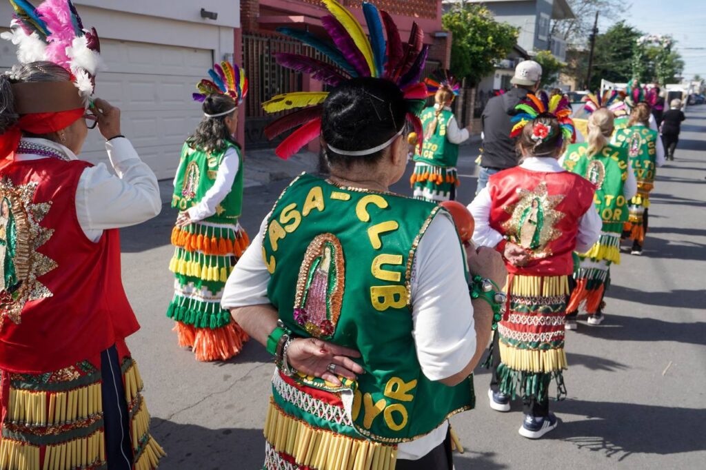 Con danza y coro, adultos mayores viven su peregrinación al Santuario