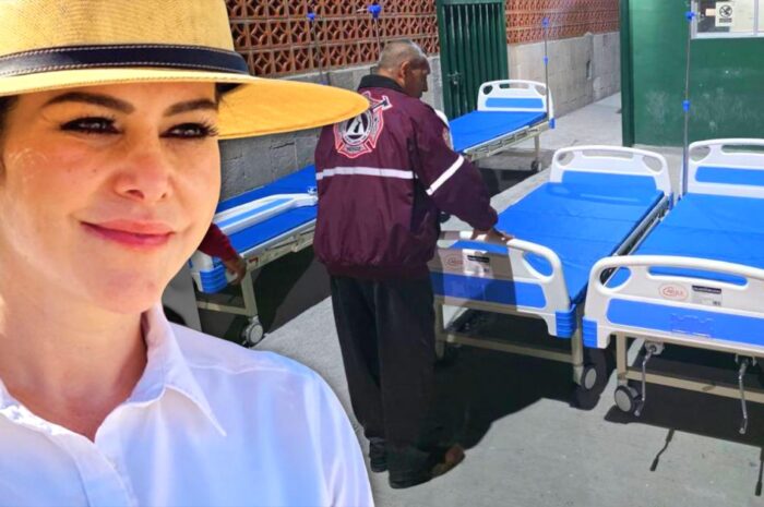 Carmen Lilia Canturosas dona camas clínicas al IMSS de Nuevo Laredo