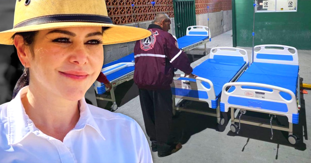 Carmen Lilia Canturosas dona camas clínicas al IMSS