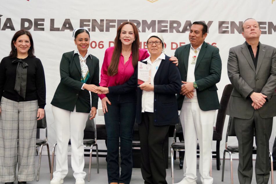 Refrenda alcaldesa Carmen Lilia Canturosas respaldo al sector salud durante homenaje al personal de enfermería