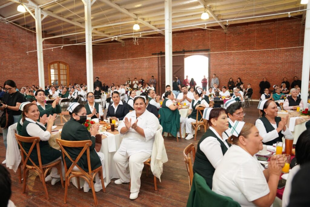 Refrenda alcaldesa Carmen Lilia Canturosas respaldo al sector salud durante homenaje al personal de enfermería