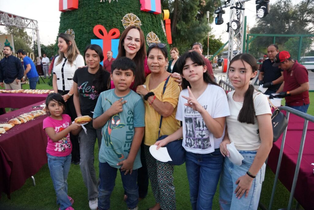 Con mega rosca de 60 metros, Gobierno Municipal celebra el Día de Reyes junto a familias de Nuevo Laredo