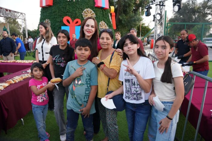 Con mega rosca de 60 metros, Gobierno Municipal celebra el Día de Reyes junto a familias de Nuevo Laredo