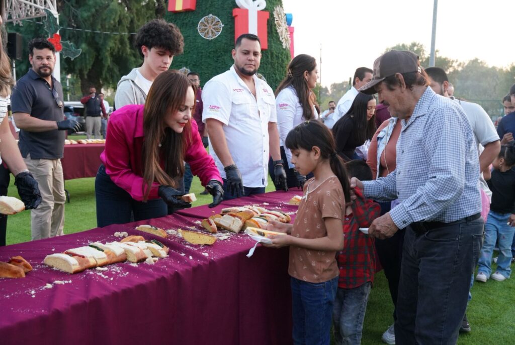 Con mega rosca de 60 metros, Gobierno Municipal celebra el Día de Reyes junto a familias de Nuevo Laredo
