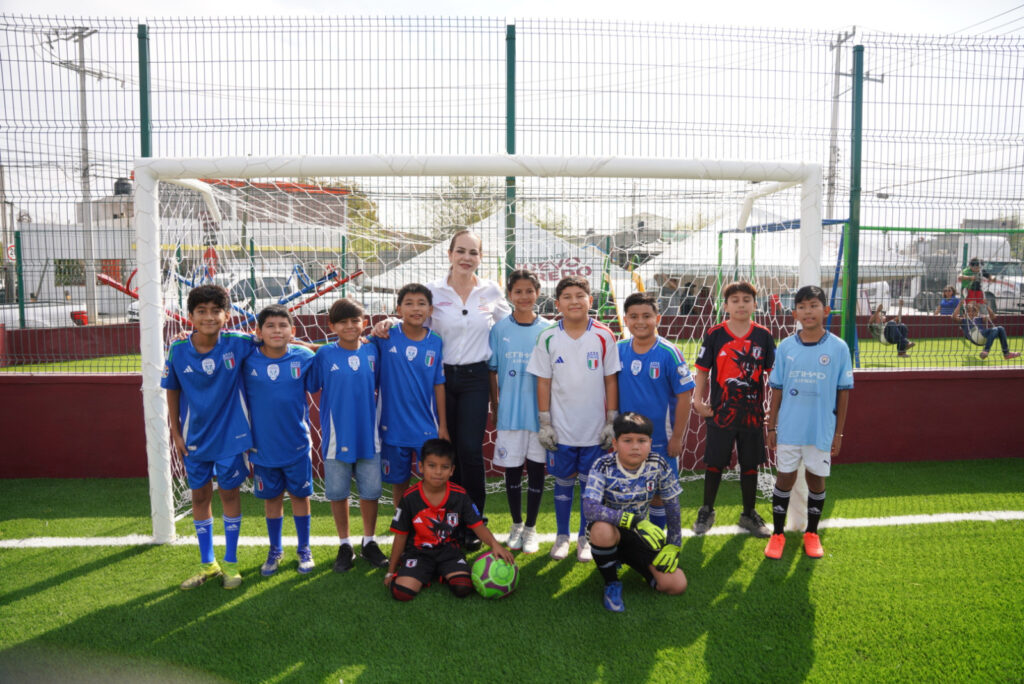 Carmen Lilia Canturosas entrega obras de infraestructura deportiva y bienestar comunitario en colonia Nueva Era