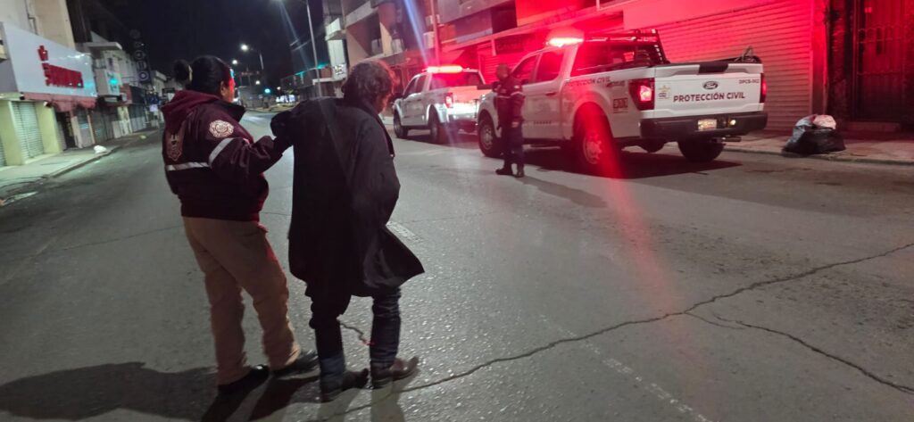 Protección Civil y Bomberos implementa operativo carrusel ante bajas temperaturas en Nuevo Laredo