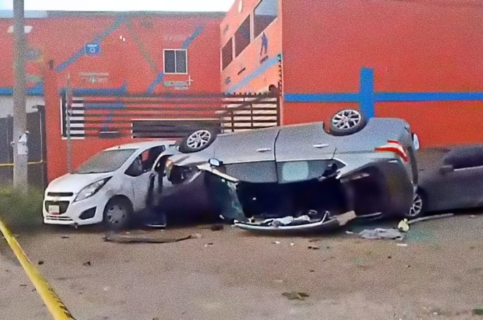 Automovilista vuelca tras chocar vehículos estacionados en Altamira