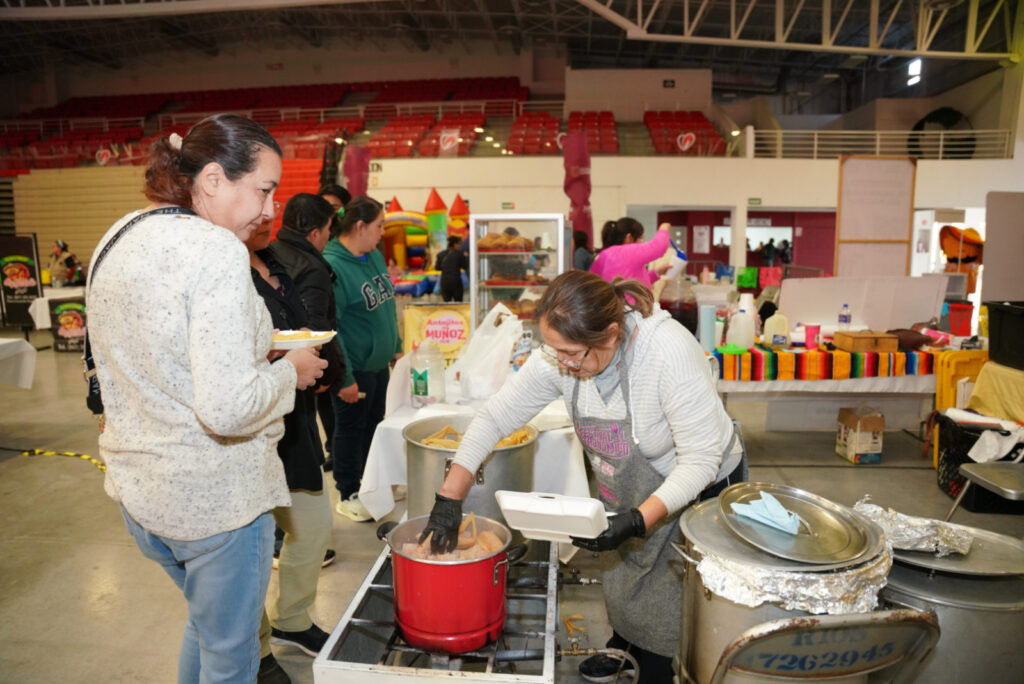 Cientos de neolaredenses celebran la tradición en el Tamal Fest