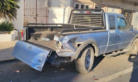 Conductor abandona auto tras choque en Nuevo Laredo