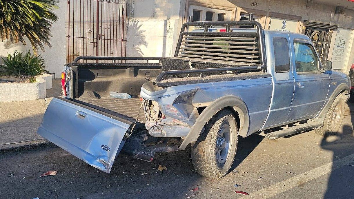 Conductor abandona auto tras choque en Nuevo Laredo