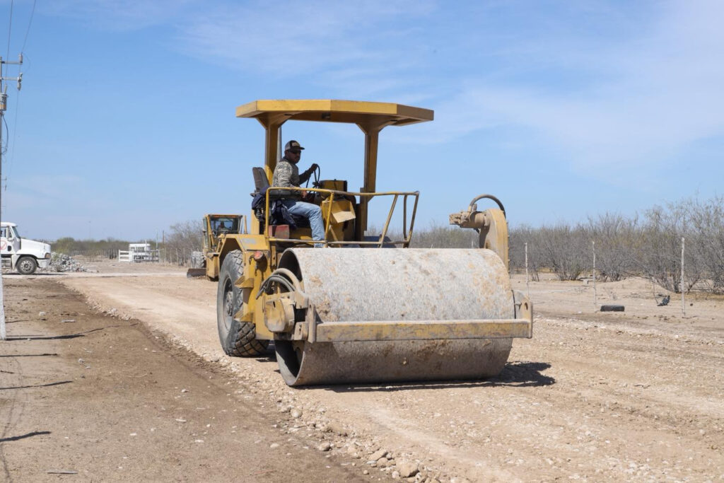 Encabeza Gobierno Municipal rehabilitación de caminos ejidales para fortalecer el desarrollo rural en Nuevo Laredo Encabeza Gobierno Municipal rehabilitación de caminos ejidales para fortalecer el desarrollo rural en Nuevo Laredo