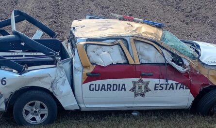 Patrulla de la Guardia Estatal vuelca en autopista de Río Bravo