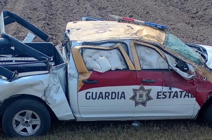 Patrulla de la Guardia Estatal vuelca en autopista de Río Bravo