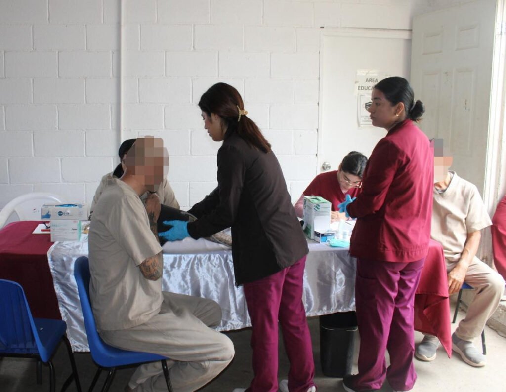 Nuevo Laredo fortalece atención médica en el CERESO con campaña de salud visual y geriátrica