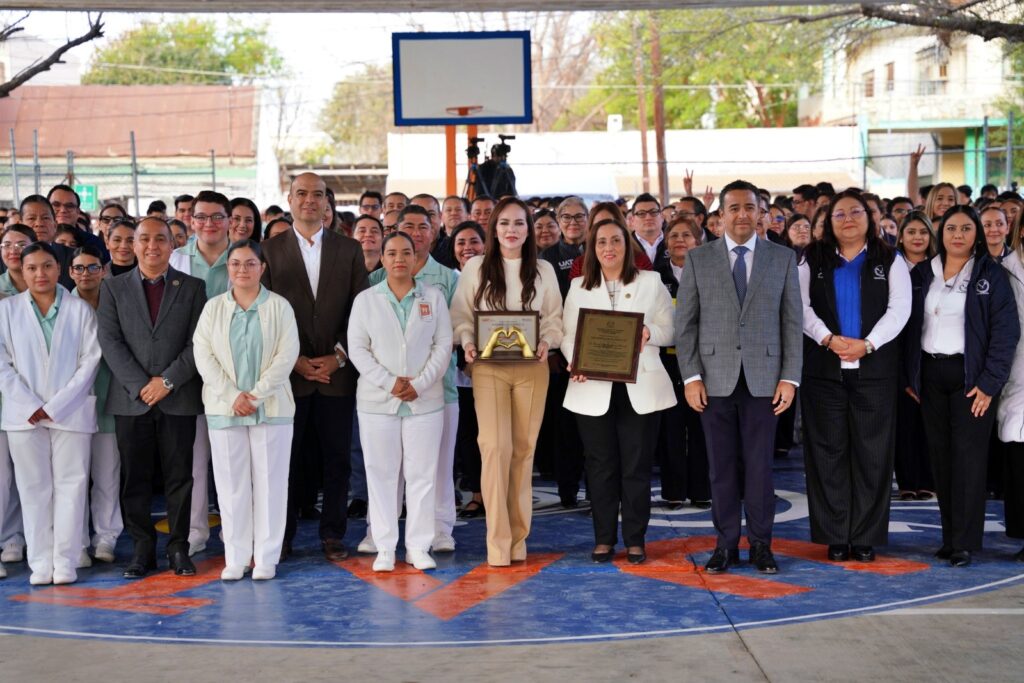 Reconocen a alcaldesa Carmen Lilia Canturosas como miembro honorífico de la Facultad de Enfermería; respaldan su liderazgo en favor de la educación Nombran a Carmen Lilia miembro honorífico de enfermería