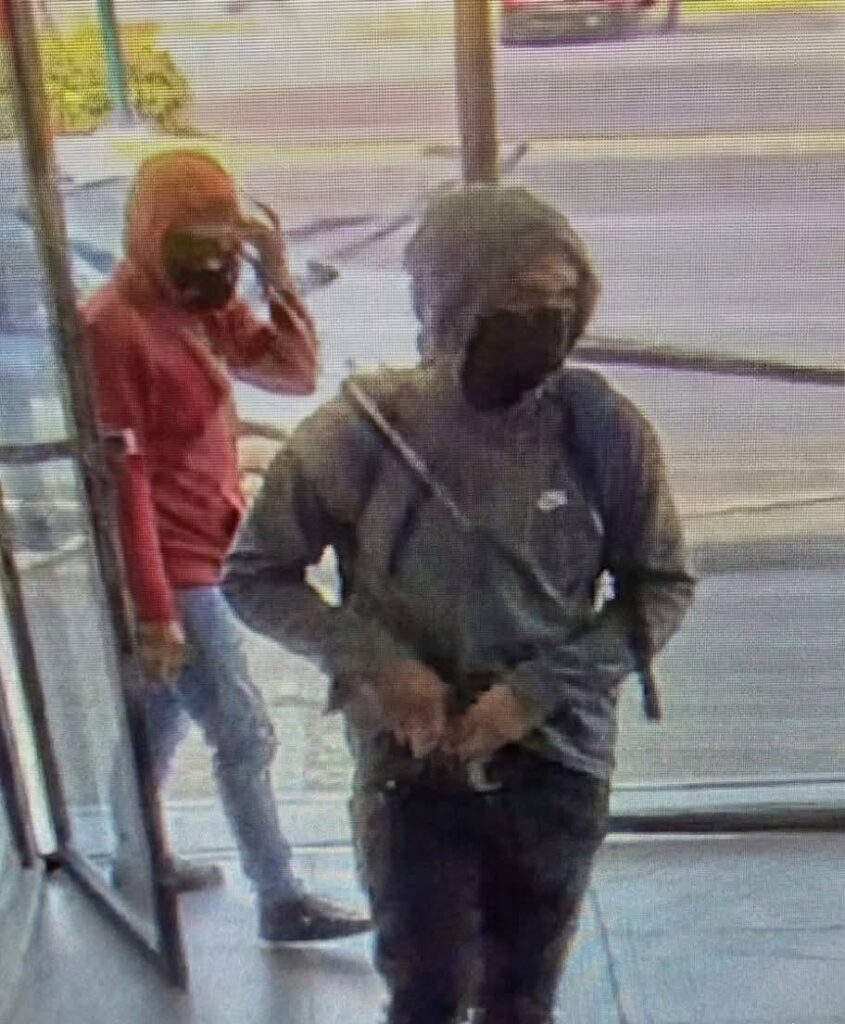 A punta de pistola, asaltan sucursal bancaria en Tampico