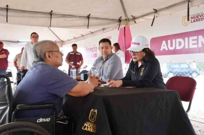 Vecinos de Valles del Paraíso reciben atención directa con programa “Presidencia Cerquita de Ti”