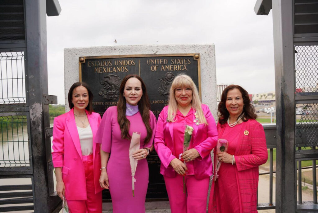 Mujeres de los Dos Laredos se unen en caminata binacional para conmemorar el Día Internacional de la Mujer