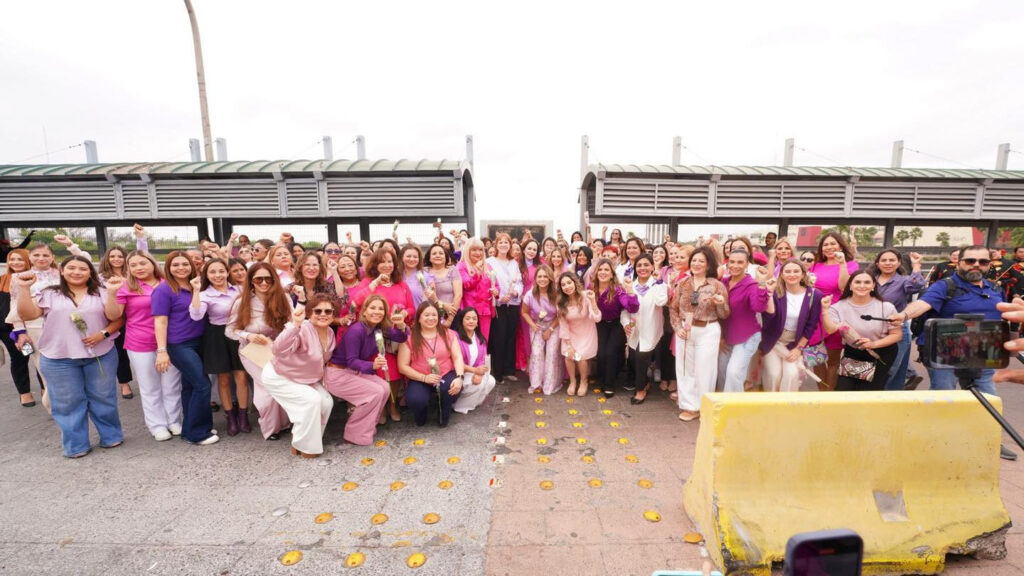 Mujeres de los Dos Laredos se unen en caminata binacional para conmemorar el Día Internacional de la Mujer