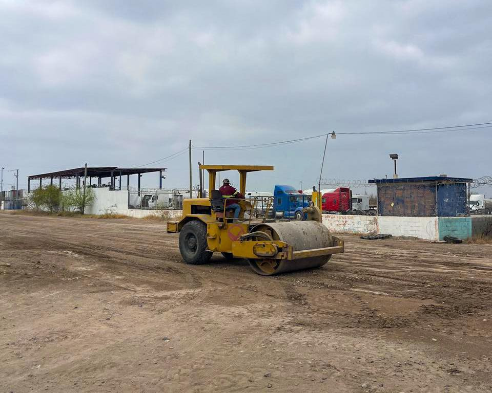 Continúa Gobierno de Nuevo Laredo rehabilitación de caminos ejidales para fortalecer conectividad rural