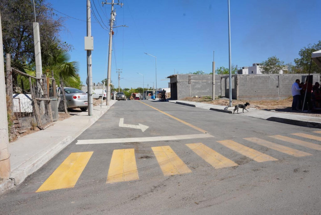 Calles dignas transforman la vida de familias en colonia Francisco Villa; entrega alcaldesa Carmen Lilia Canturosas pavimentaciones