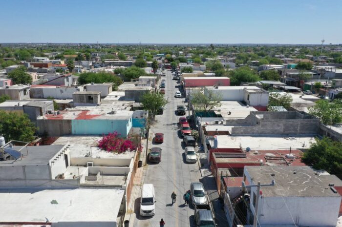 Mejora Gobierno Municipal vialidad al poniente y centro de Nuevo Laredo con obras de repavimentación