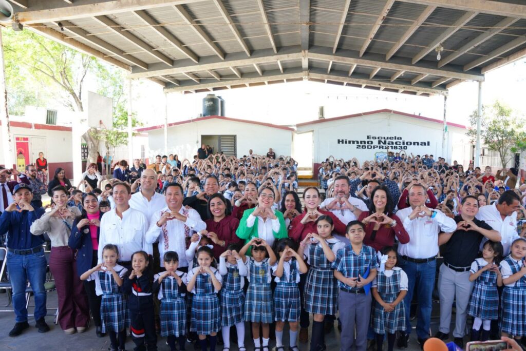 Alcaldesa Carmen Lilia Canturosas transforma primaria al poniente de Nuevo Laredo con construcción de nuevas aulas Alcaldesa Carmen Lilia Canturosas transforma primaria al poniente de Nuevo Laredo con construcción de nuevas aulas