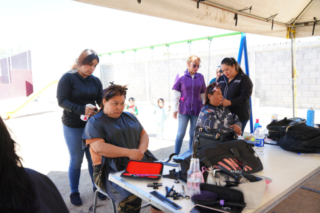 Gobierno de Nuevo Laredo lleva atención directa a familias de Nueva Era con “Presidencia Cerquita de Ti” Carmen Lilia Canturosas brinda atención directa a familias con