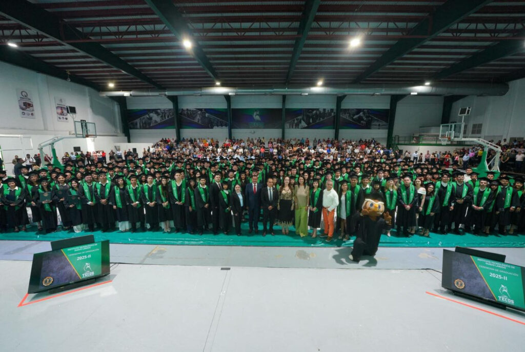 Reitera alcaldesa Carmen Lilia Canturosas compromiso con la juventud y la educación en graduación del Tec de Nuevo Laredo Reitera alcaldesa Carmen Lilia Canturosas compromiso con la juventud y la educación en graduación del Tec de Nuevo Laredo